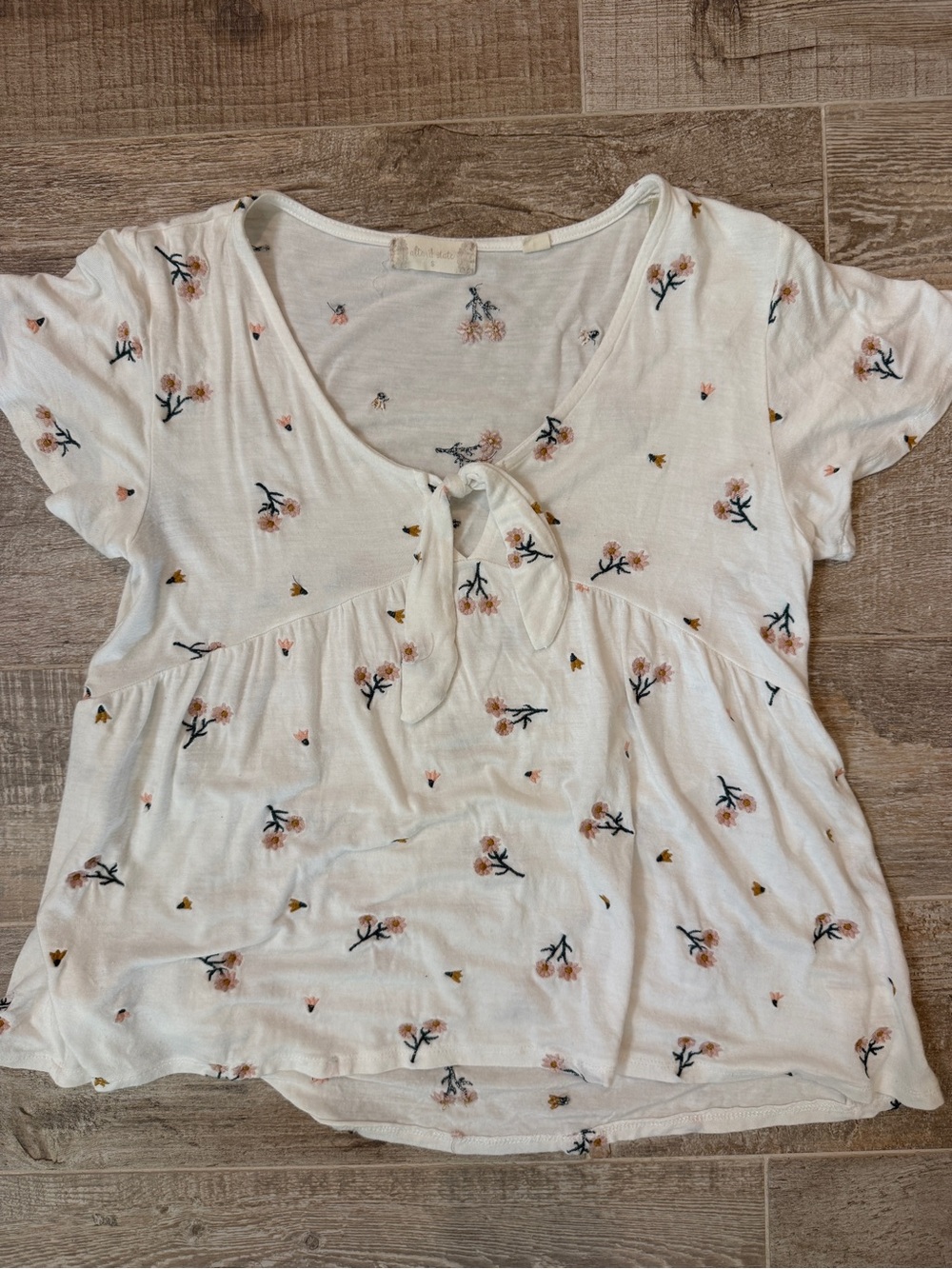 Altar'd State White Floral Tie-Front Scoop Neck Top